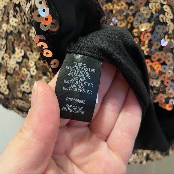 NWT Torrid Black Gold Sequins Straight Pencil Knee Skirt Cocktail Disco Size 1 - Picture 2 of 5